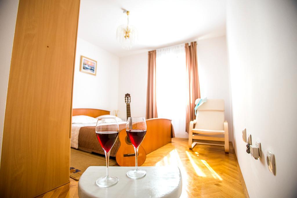 Split Apartments Shell Экстерьер фото