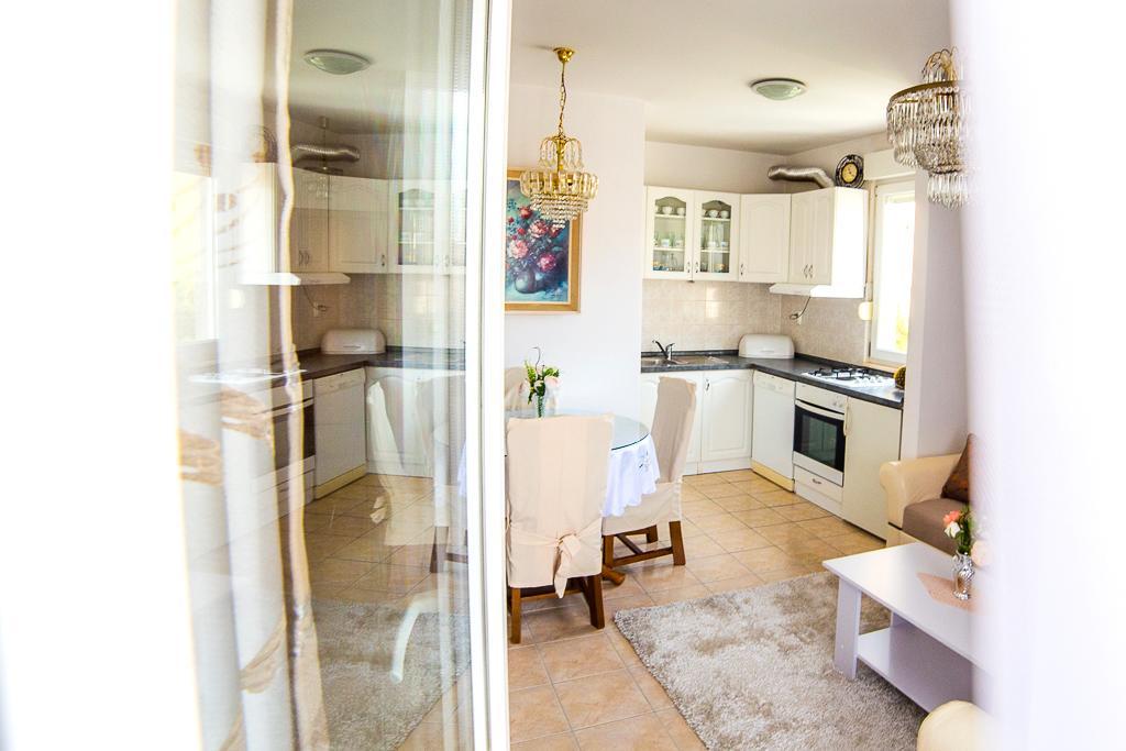 Split Apartments Shell Экстерьер фото